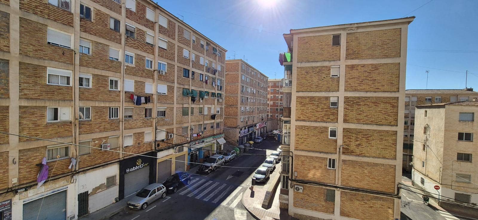 3 slaapkamer Flat te koop in Alicante stad - € 92.000 (Ref: 9454901)