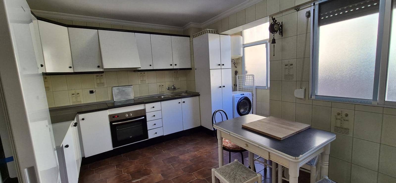 3 slaapkamer Flat te koop in Alicante stad - € 92.000 (Ref: 9454901)