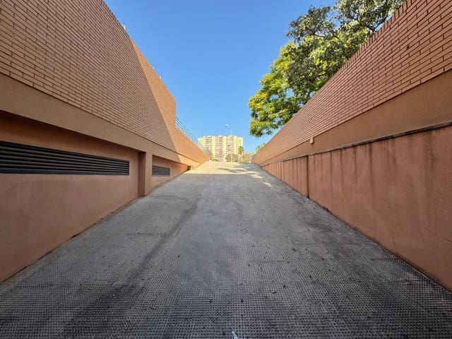 Garage à vendre à Alicante ville - 11 900 € (Ref: 9471299)