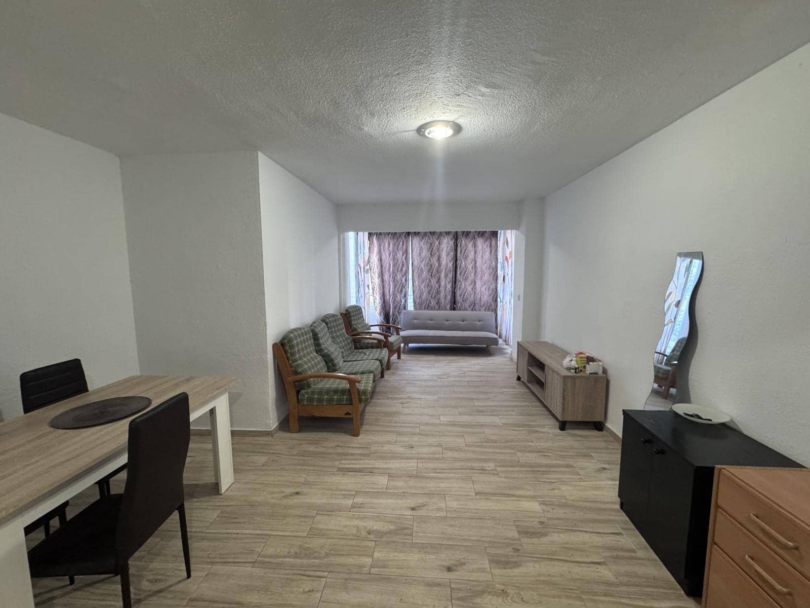 4 bedroom Flat for sale in Alicante / Alacant city - € 115,000 (Ref: 9504733)