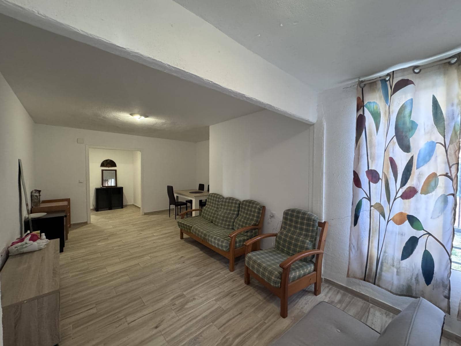 4 bedroom Flat for sale in Alicante / Alacant city - € 115,000 (Ref: 9504733)