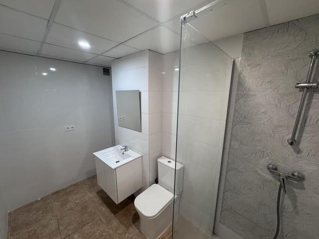 4 quarto Apartamento para venda em Juan XXIII, Alicante cidade - 115 000 € (Ref: 9504733)