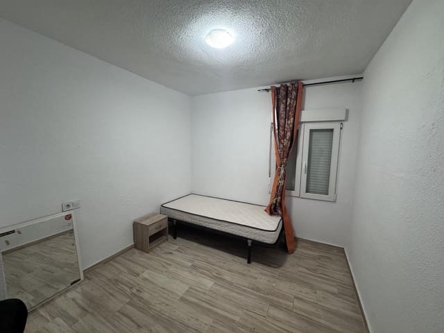 4 quarto Apartamento para venda em Juan XXIII, Alicante cidade - 115 000 € (Ref: 9504733)