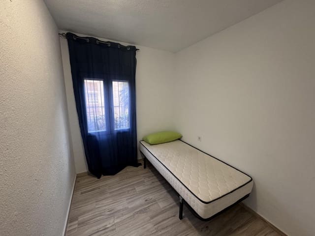 4 quarto Apartamento para venda em Juan XXIII, Alicante cidade - 115 000 € (Ref: 9504733)