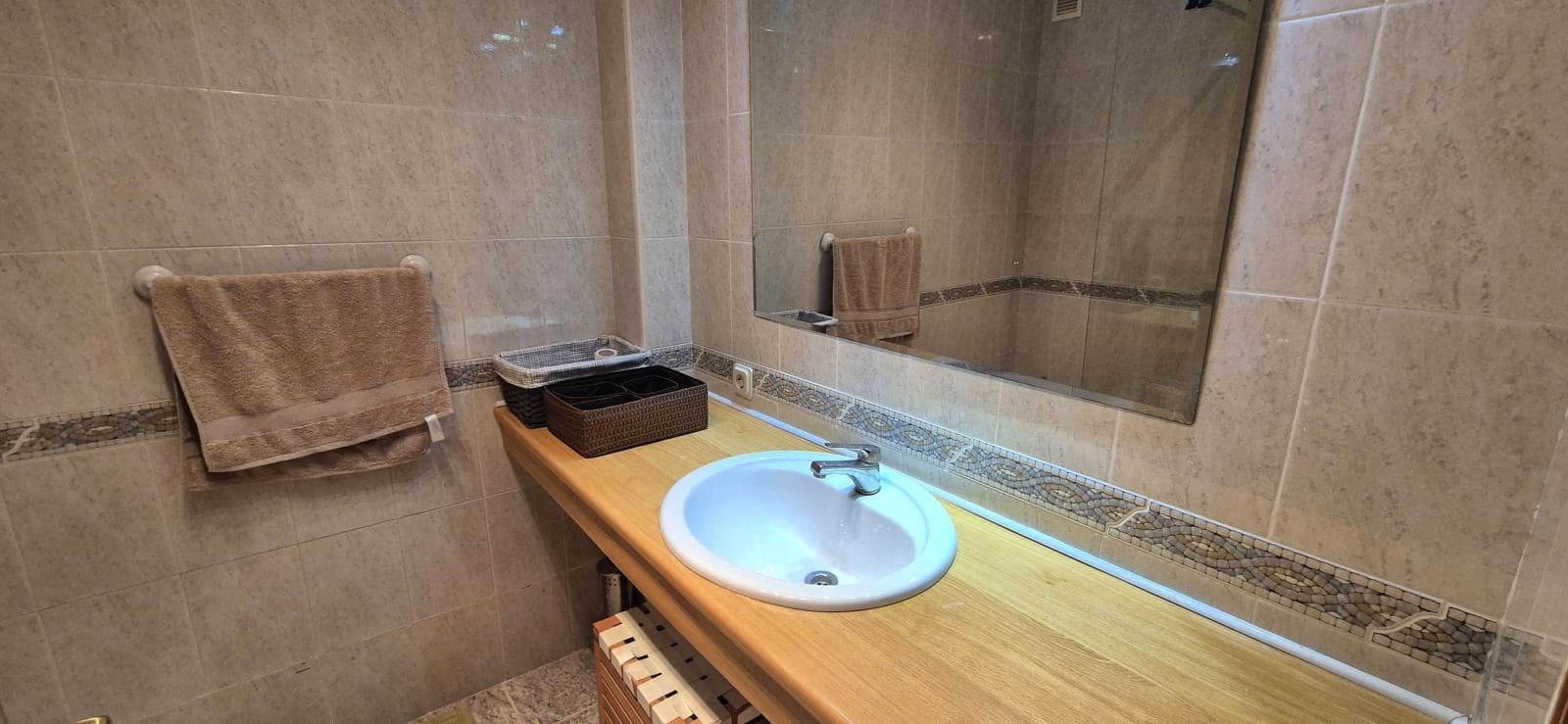 4 bedroom Flat for sale in Alicante / Alacant city with garage - € 146,000 (Ref: 9506982)