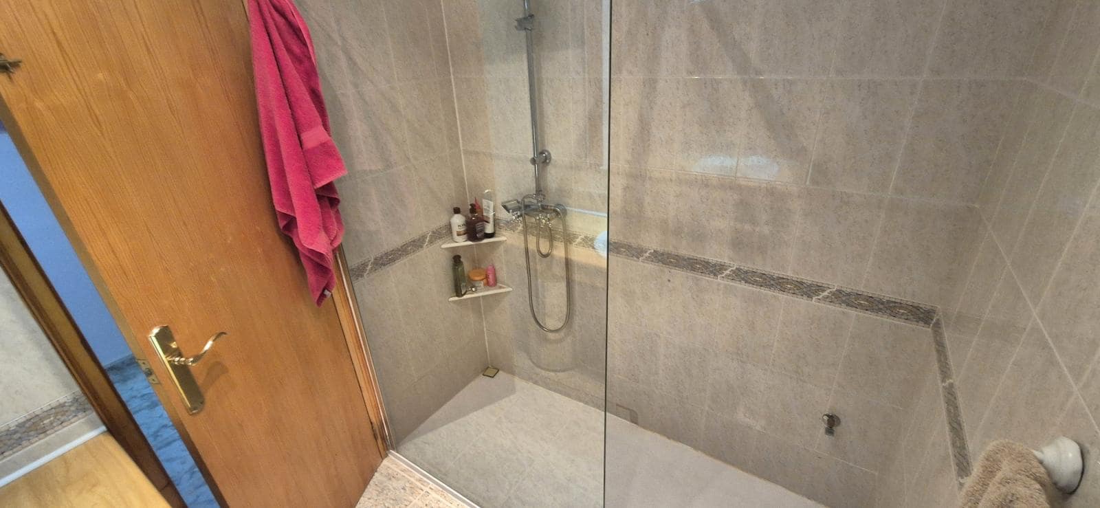 4 bedroom Flat for sale in Alicante / Alacant city with garage - € 146,000 (Ref: 9506982)