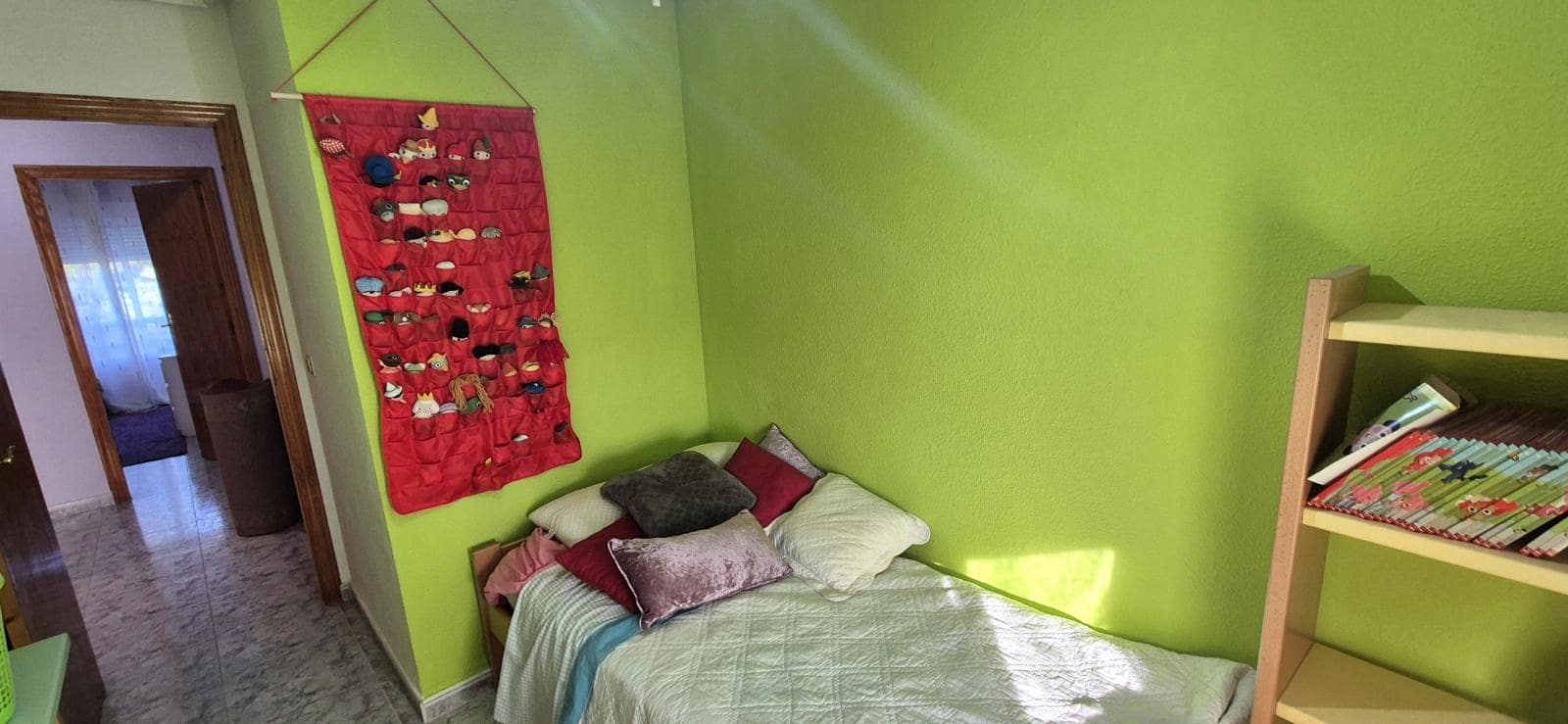 4 bedroom Flat for sale in Alicante / Alacant city with garage - € 146,000 (Ref: 9506982)