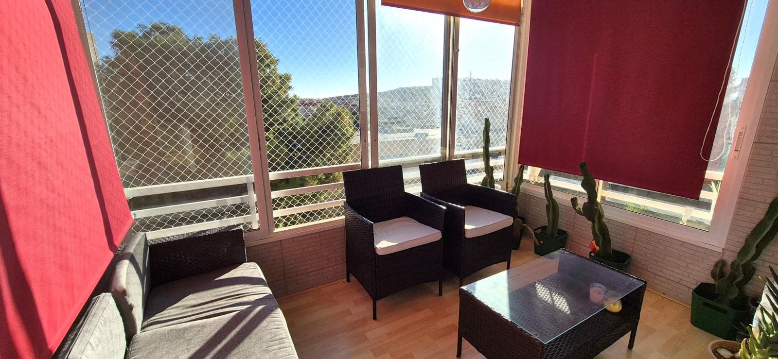 4 bedroom Flat for sale in Alicante / Alacant city with garage - € 146,000 (Ref: 9506982)