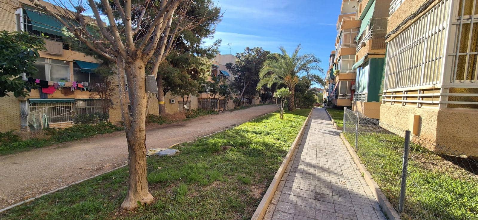 4 bedroom Flat for sale in Alicante / Alacant city with garage - € 146,000 (Ref: 9506982)