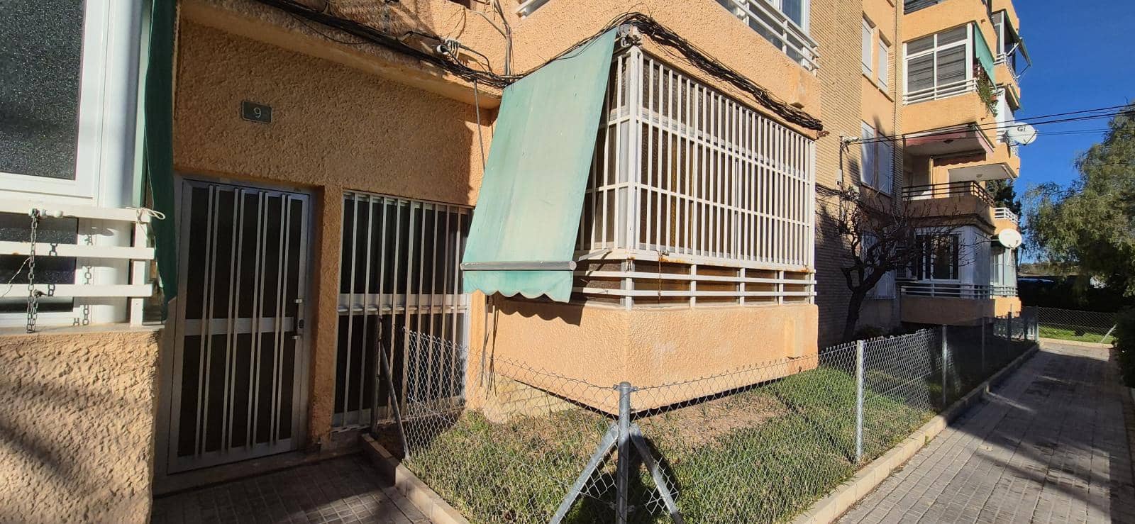 4 bedroom Flat for sale in Alicante / Alacant city with garage - € 146,000 (Ref: 9506982)