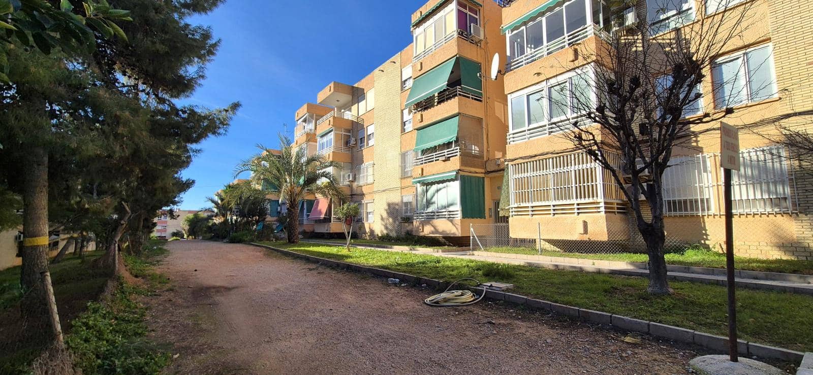 4 bedroom Flat for sale in Alicante / Alacant city with garage - € 146,000 (Ref: 9506982)
