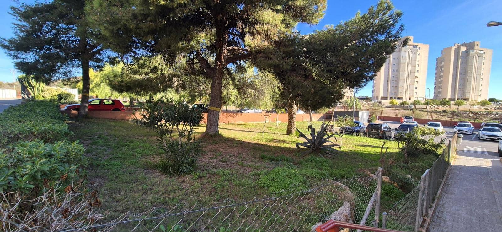 4 bedroom Flat for sale in Alicante / Alacant city with garage - € 146,000 (Ref: 9506982)