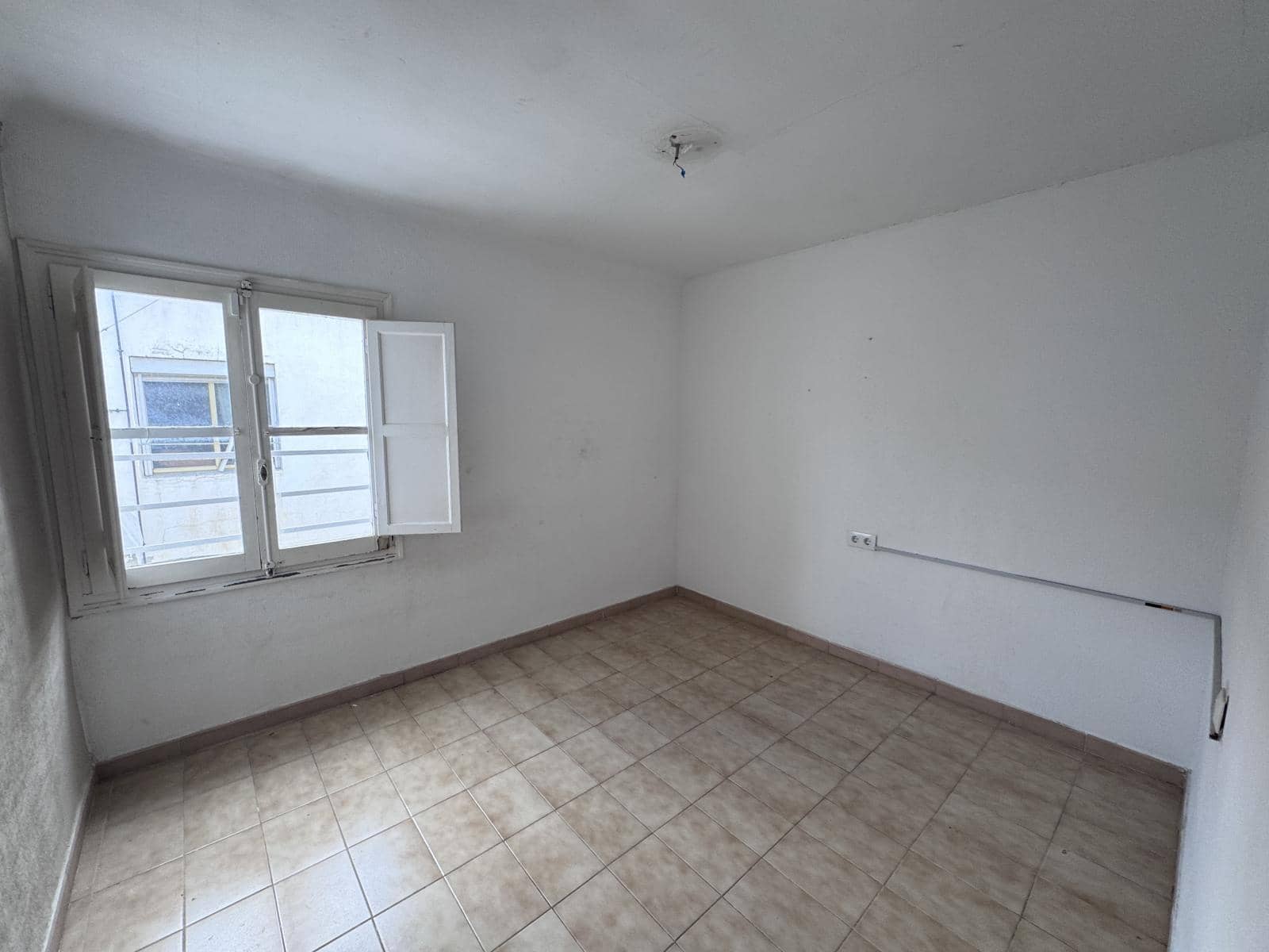 Piso de 3 habitaciones en Alicante / Alacant ciudad en venta - 85.000 € (Ref: 9532532)