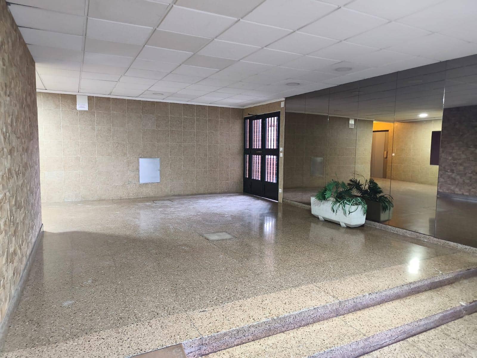 3 slaapkamer Flat te koop in Alicante stad met zwembad - € 160.000 (Ref: 9532922)