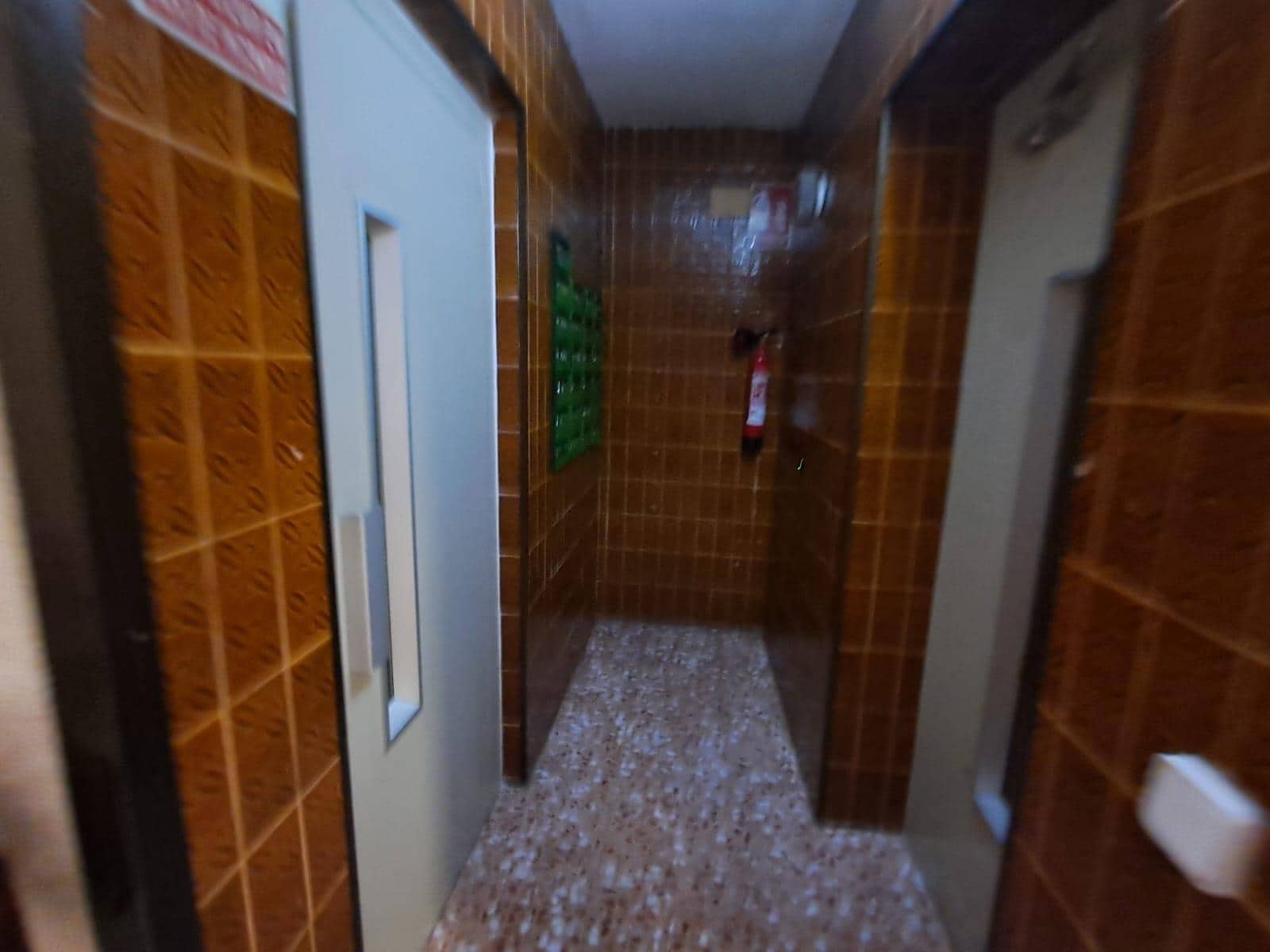 4 slaapkamer Flat te koop in Alicante stad - € 125.000 (Ref: 9605531)