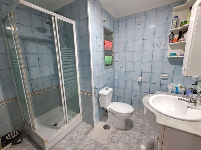 4 slaapkamer Flat te koop in Alicante stad - € 125.000 (Ref: 9605531)
