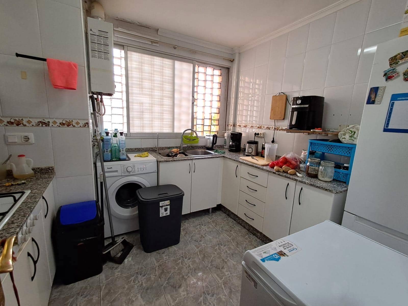 4 slaapkamer Flat te koop in Alicante stad - € 125.000 (Ref: 9605531)