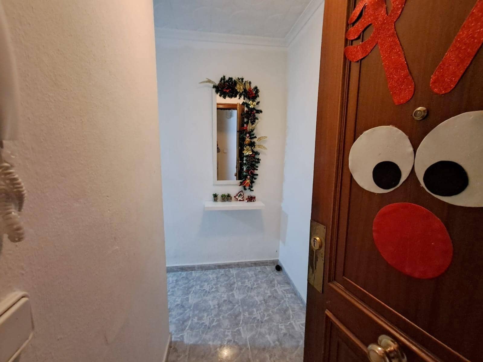 4 slaapkamer Flat te koop in Alicante stad - € 125.000 (Ref: 9605531)