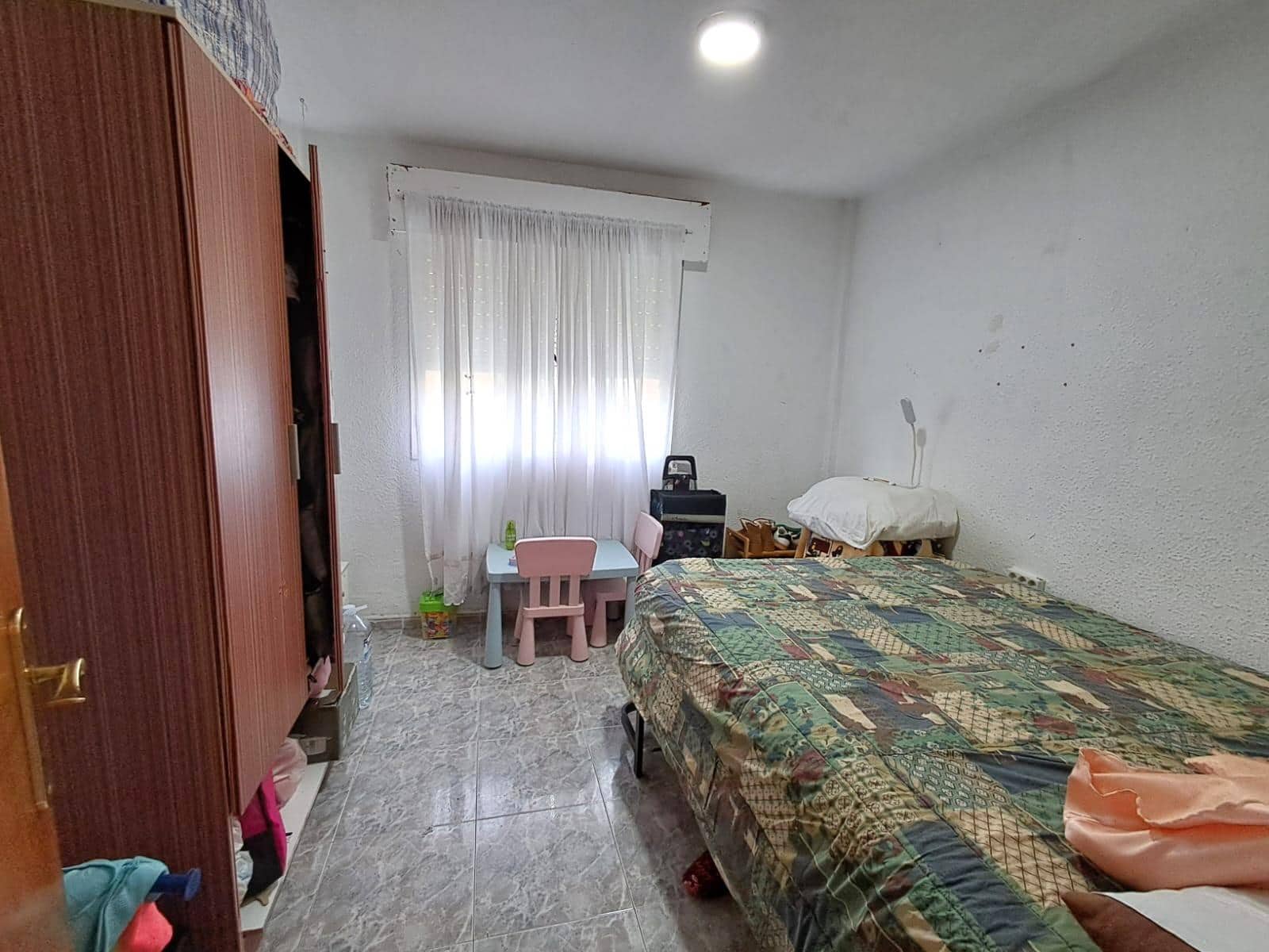 4 slaapkamer Flat te koop in Alicante stad - € 125.000 (Ref: 9605531)
