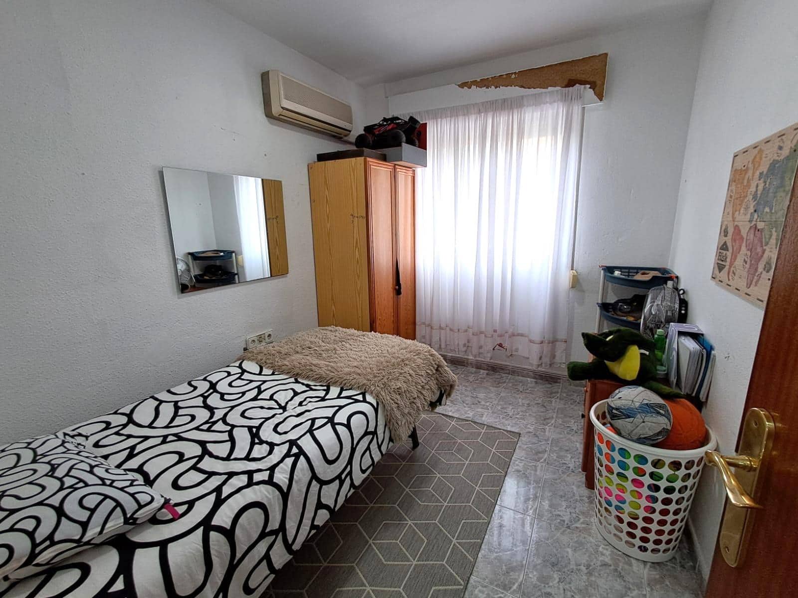 4 slaapkamer Flat te koop in Alicante stad - € 125.000 (Ref: 9605531)