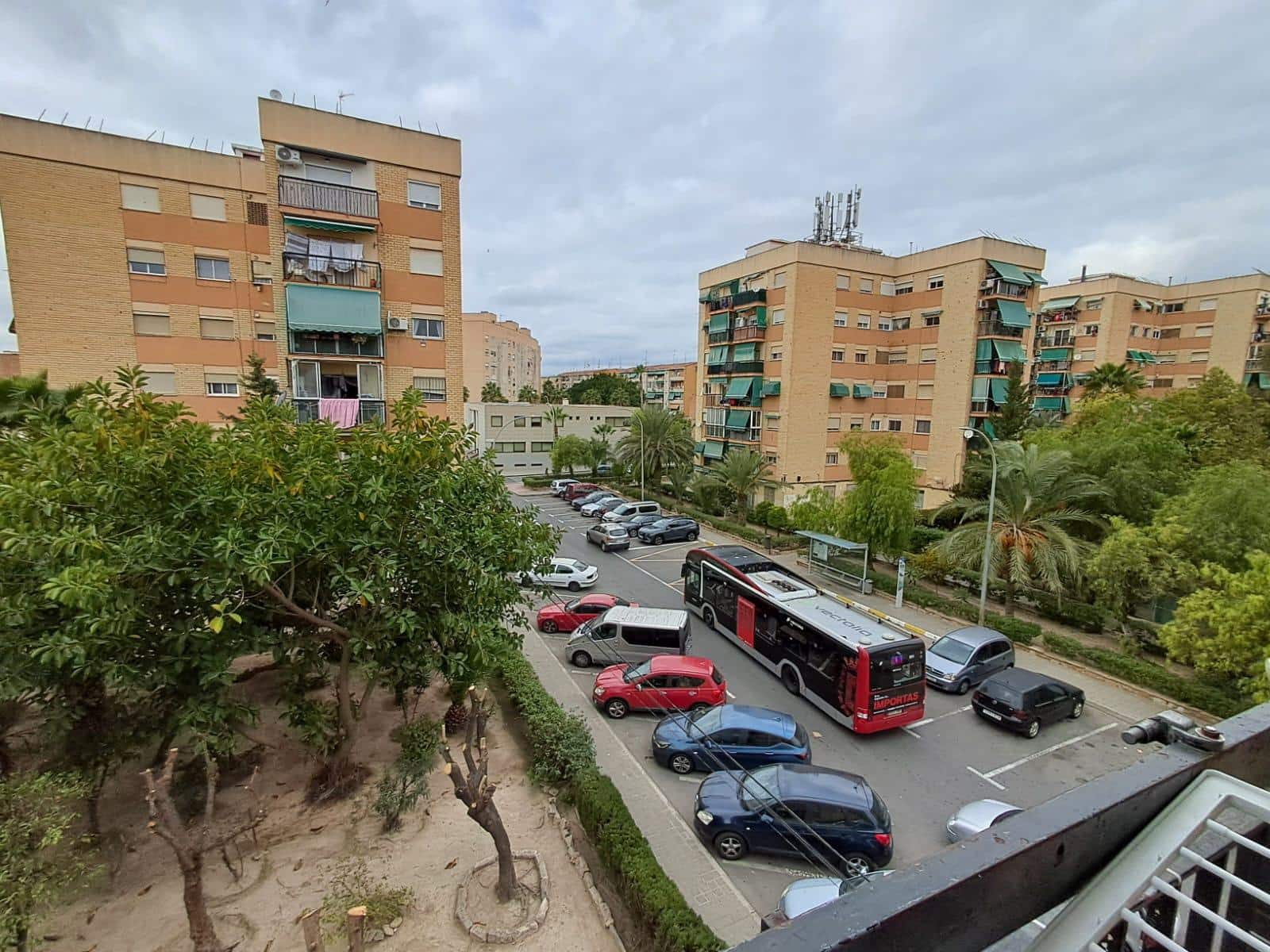 4 slaapkamer Flat te koop in Alicante stad - € 125.000 (Ref: 9605531)