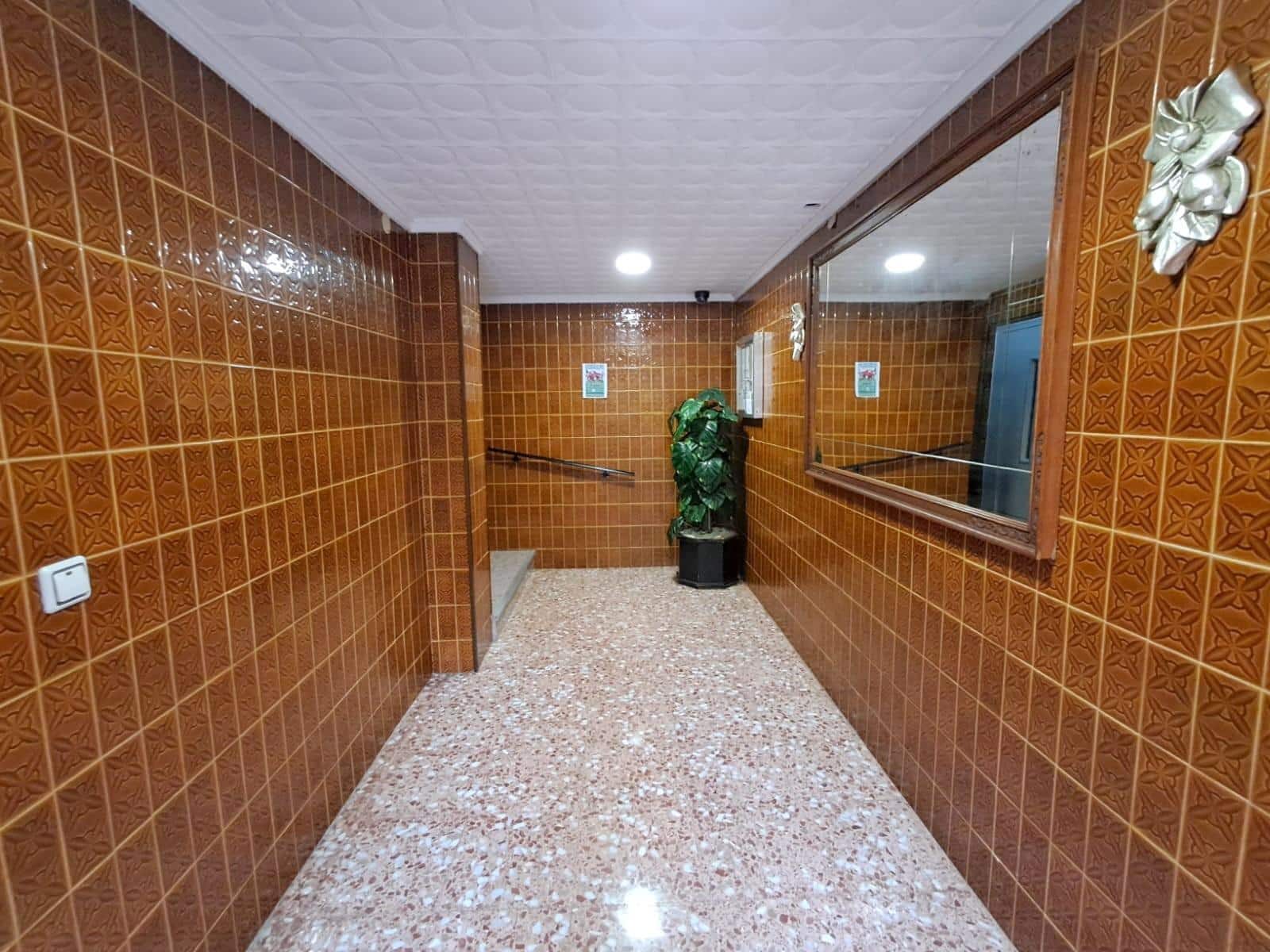 4 slaapkamer Flat te koop in Alicante stad - € 125.000 (Ref: 9605531)