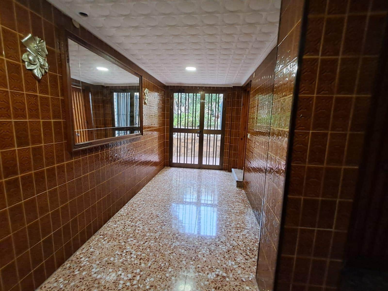 4 slaapkamer Flat te koop in Alicante stad - € 125.000 (Ref: 9605531)