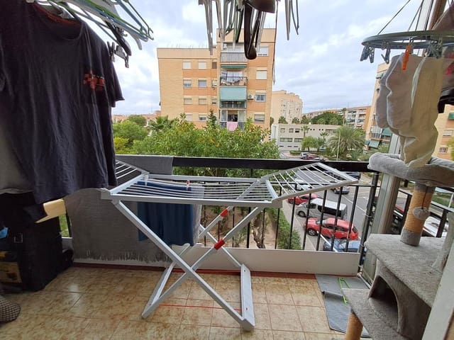 4 slaapkamer Flat te koop in Alicante stad - € 125.000 (Ref: 9605531)