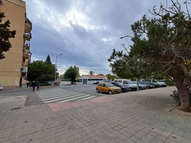 4 slaapkamer Flat te koop in Alicante stad - € 125.000 (Ref: 9605531)