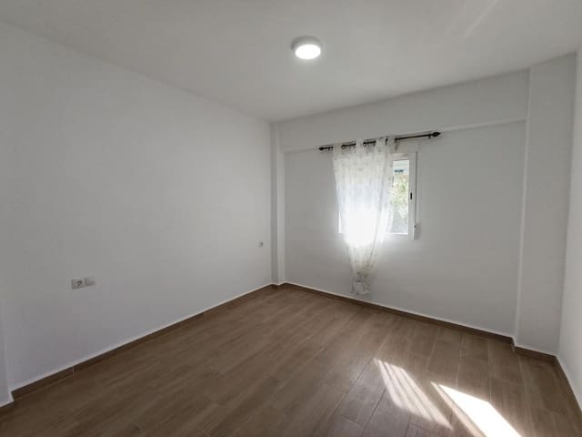 2 bedroom Flat for sale in Alicante / Alacant city - € 149,000 (Ref: 9605533)