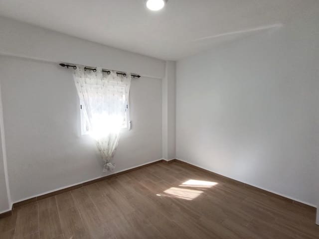 2 bedroom Flat for sale in Alicante / Alacant city - € 149,000 (Ref: 9605533)