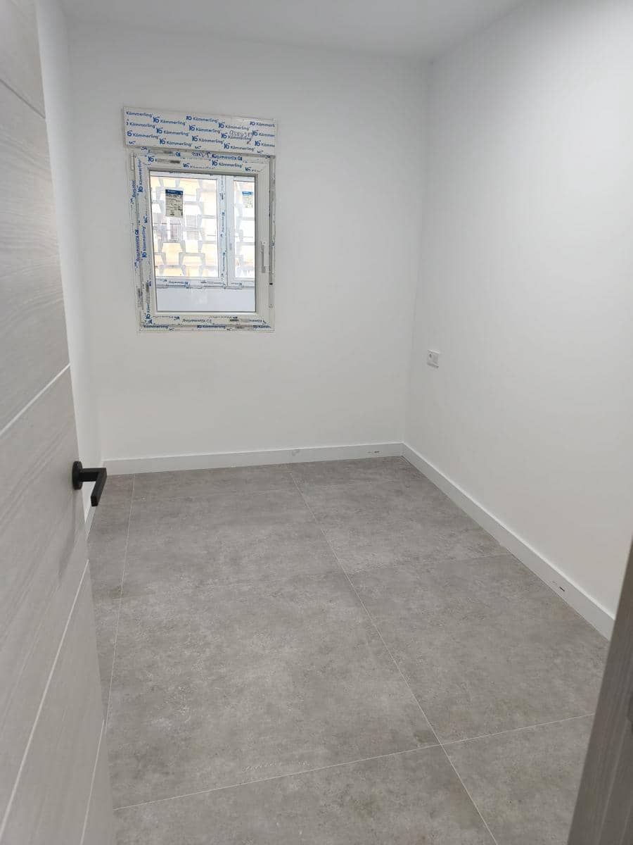 3 bedroom Flat for sale in Alicante / Alacant city - € 320,000 (Ref: 9733649)