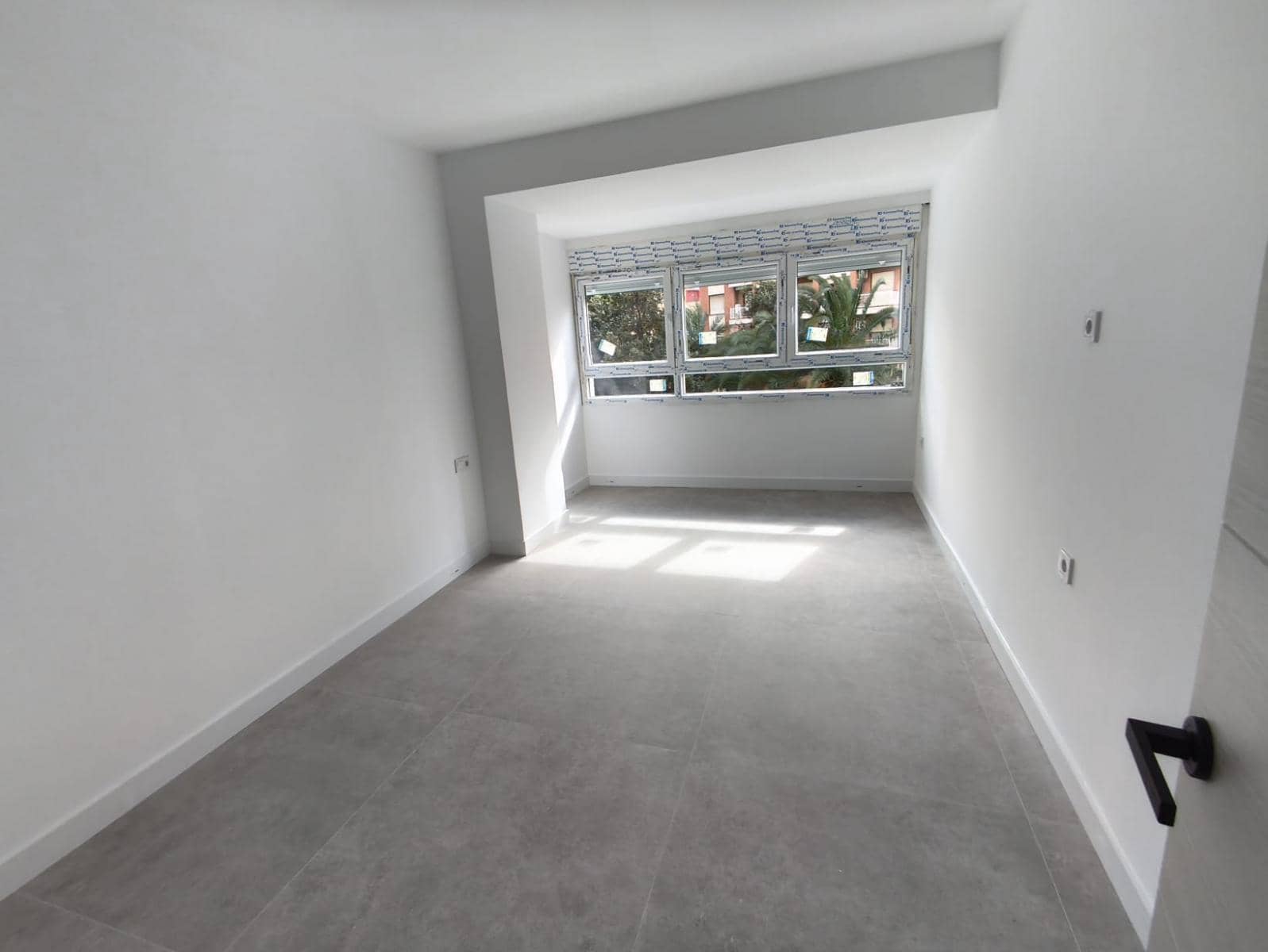 3 bedroom Flat for sale in Alicante / Alacant city - € 320,000 (Ref: 9733649)