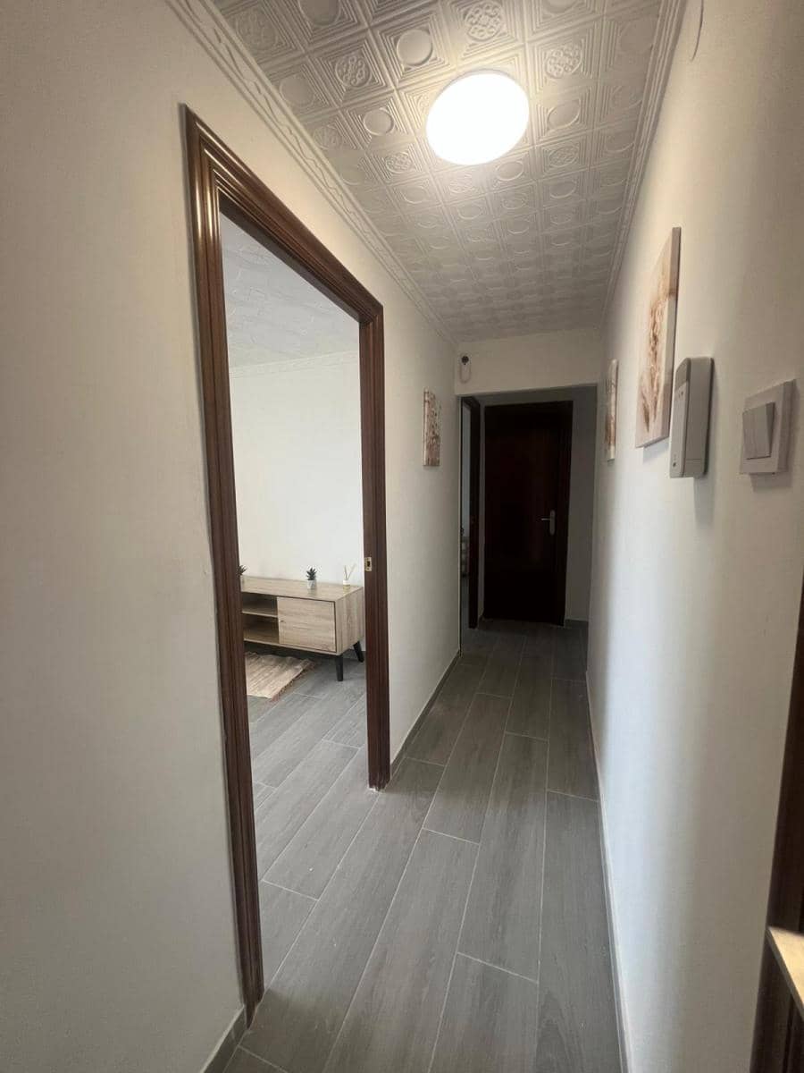 4 bedroom Flat for sale in Alicante / Alacant city - € 107,000 (Ref: 9733809)