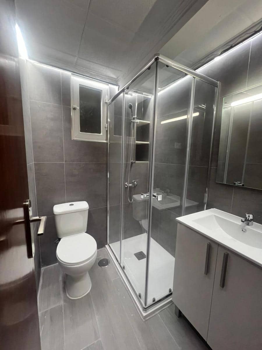 4 bedroom Flat for sale in Alicante / Alacant city - € 107,000 (Ref: 9733809)