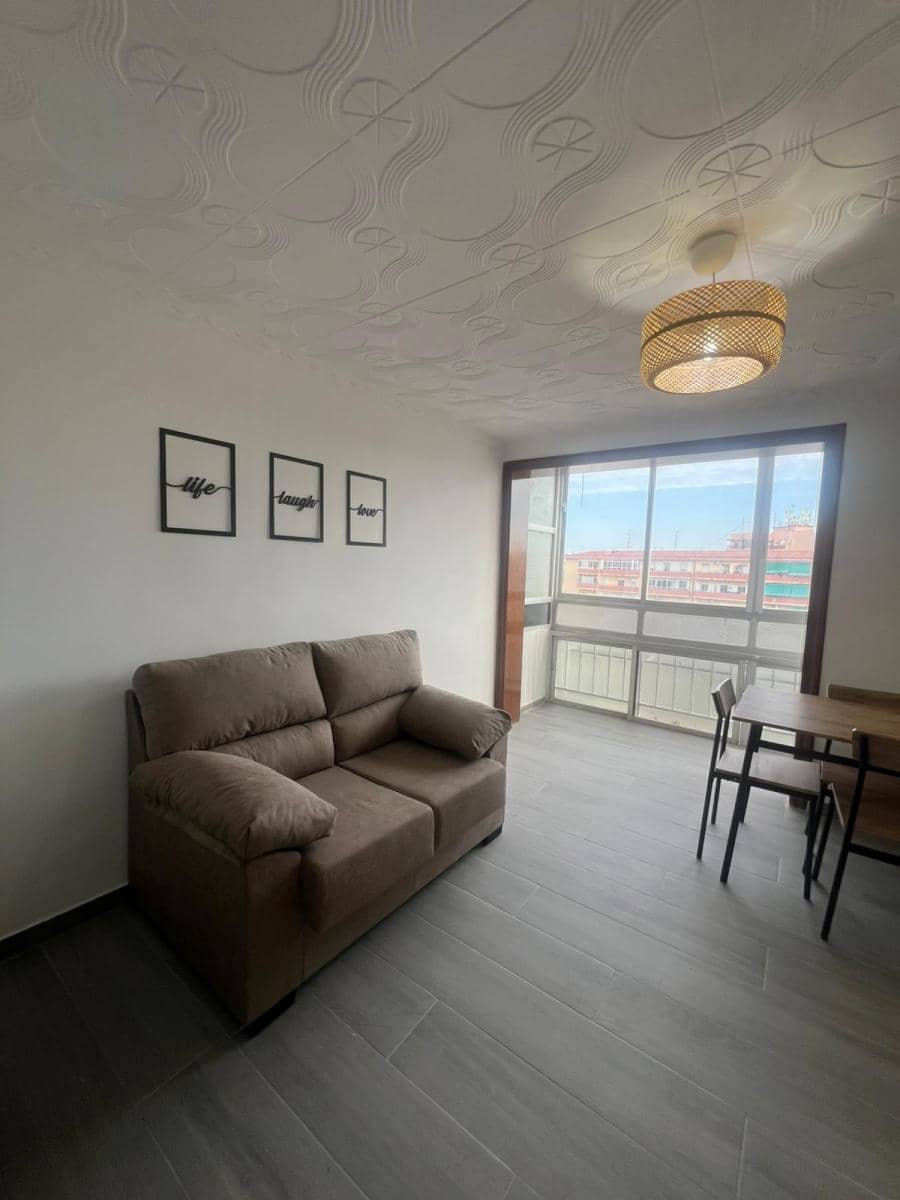 4 bedroom Flat for sale in Alicante / Alacant city - € 107,000 (Ref: 9733809)