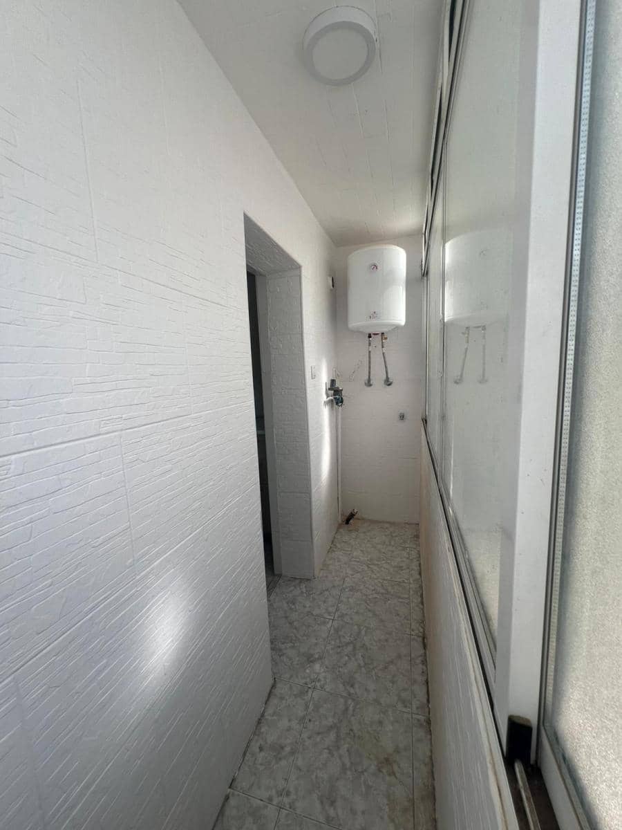 4 bedroom Flat for sale in Alicante / Alacant city - € 117,000 (Ref: 9733810)