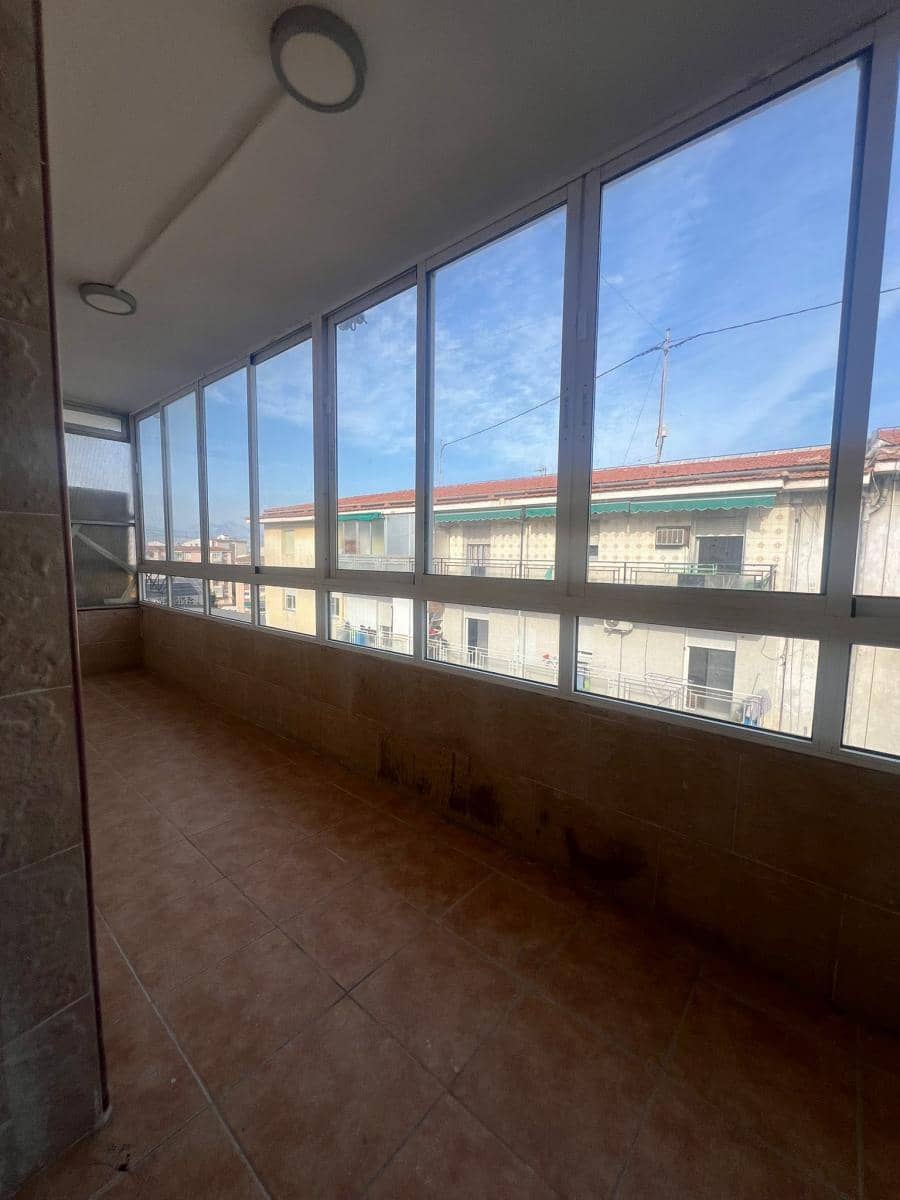 4 bedroom Flat for sale in Alicante / Alacant city - € 117,000 (Ref: 9733810)