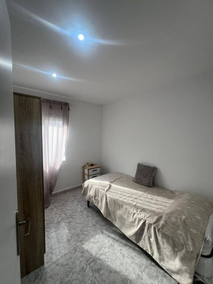 4 bedroom Flat for sale in Alicante / Alacant city - € 117,000 (Ref: 9733810)