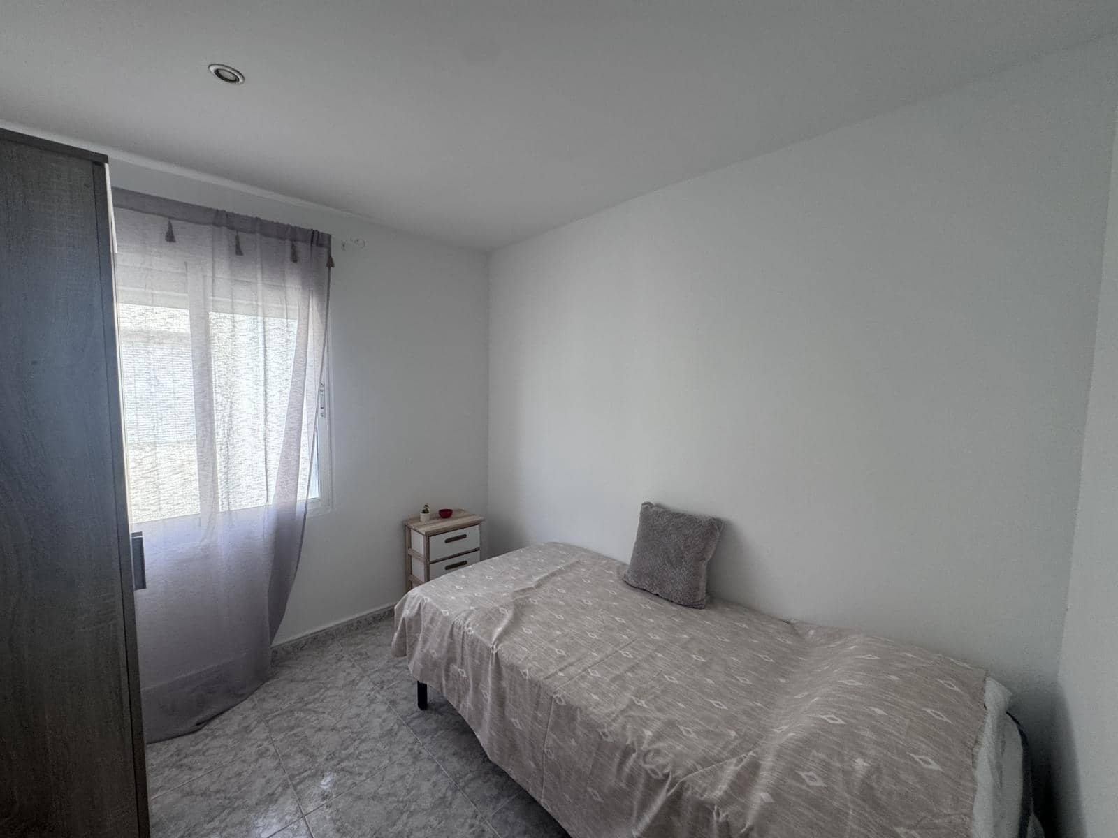 4 soveværelse Lejlighed til salg i Alicante by - € 117.000 (Ref: 9733810)