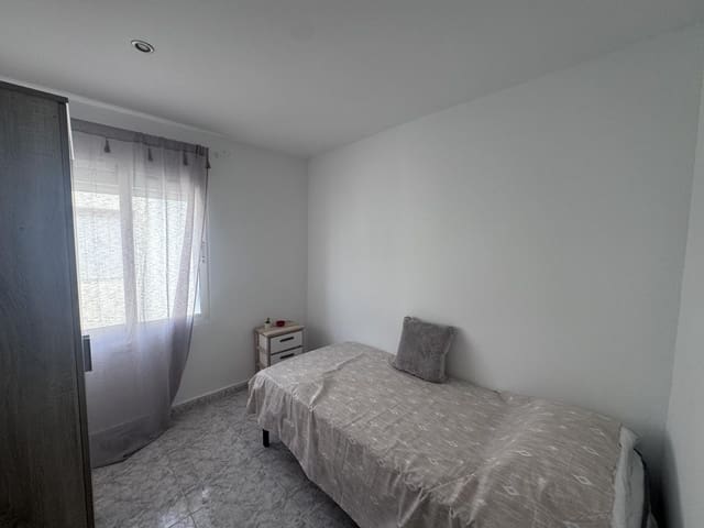 4 slaapkamer Flat te koop in Alicante stad - € 117.000 (Ref: 9733810)