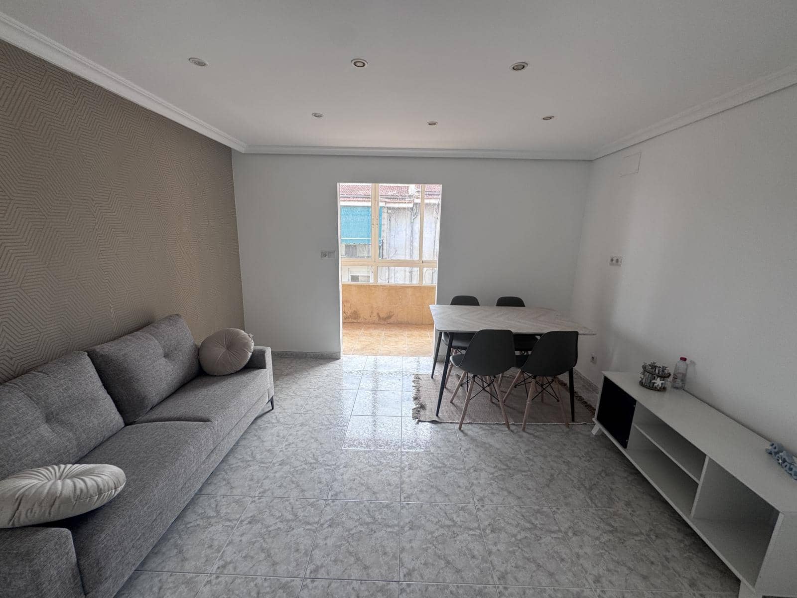 4 soveværelse Lejlighed til salg i Alicante by - € 117.000 (Ref: 9733810)