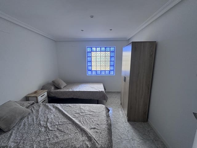 4 slaapkamer Flat te koop in Alicante stad - € 117.000 (Ref: 9733810)