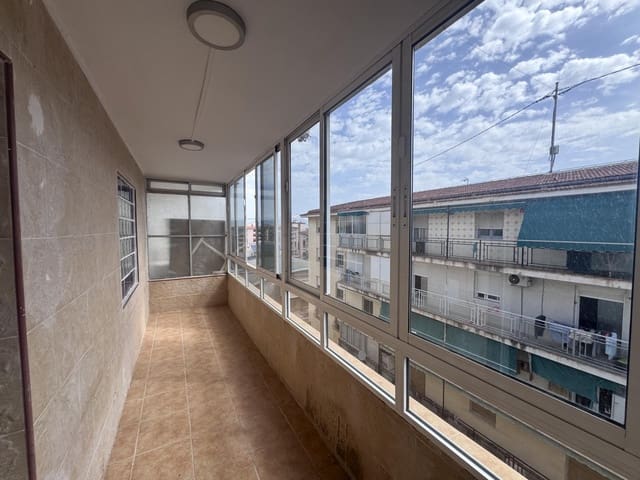 4 slaapkamer Flat te koop in Alicante stad - € 117.000 (Ref: 9733810)