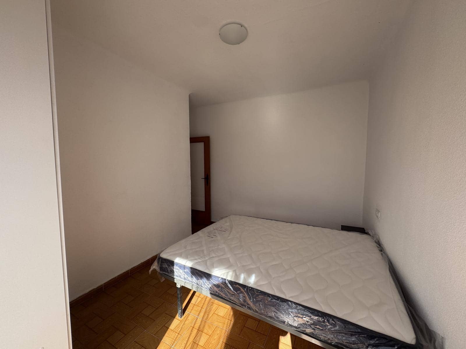 3 bedroom Flat for sale in Alicante / Alacant city - € 115,000 (Ref: 9733811)