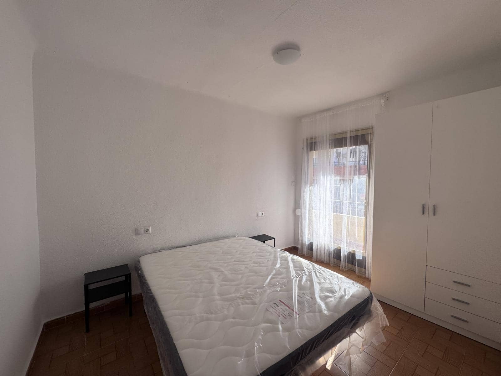 3 bedroom Flat for sale in Alicante / Alacant city - € 115,000 (Ref: 9733811)