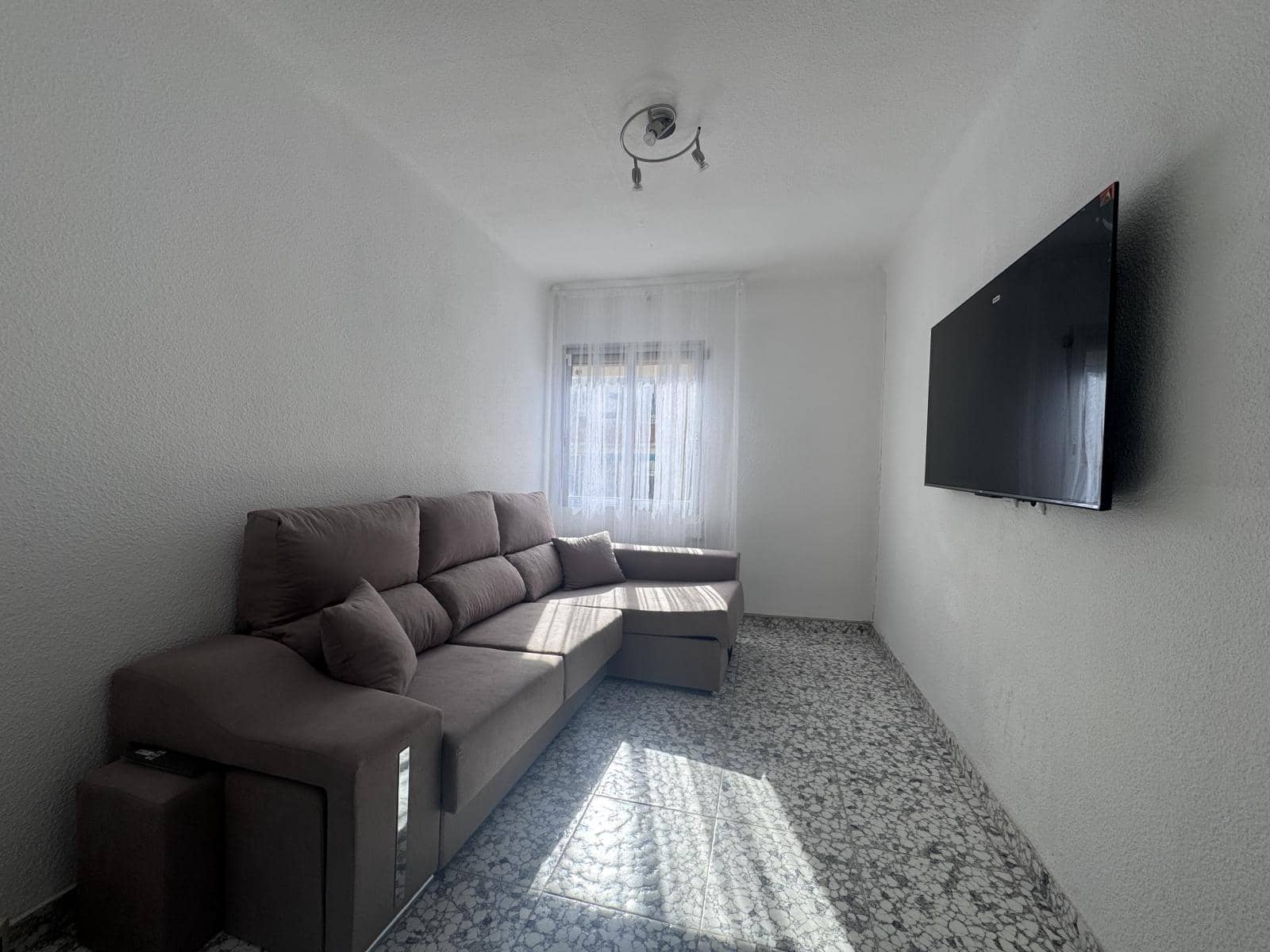 3 bedroom Flat for sale in Alicante / Alacant city - € 115,000 (Ref: 9733811)