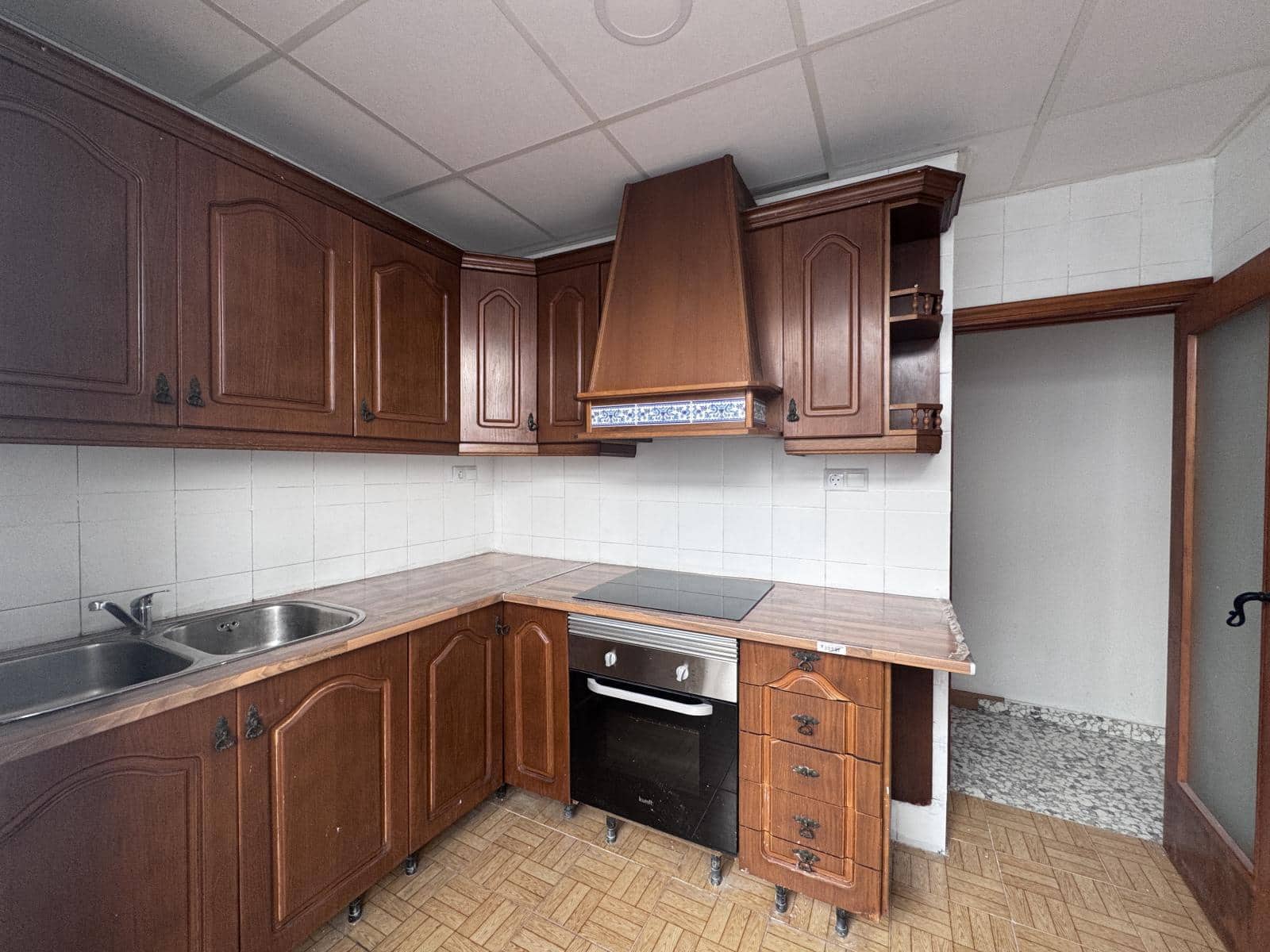 3 bedroom Flat for sale in Alicante / Alacant city - € 115,000 (Ref: 9733811)