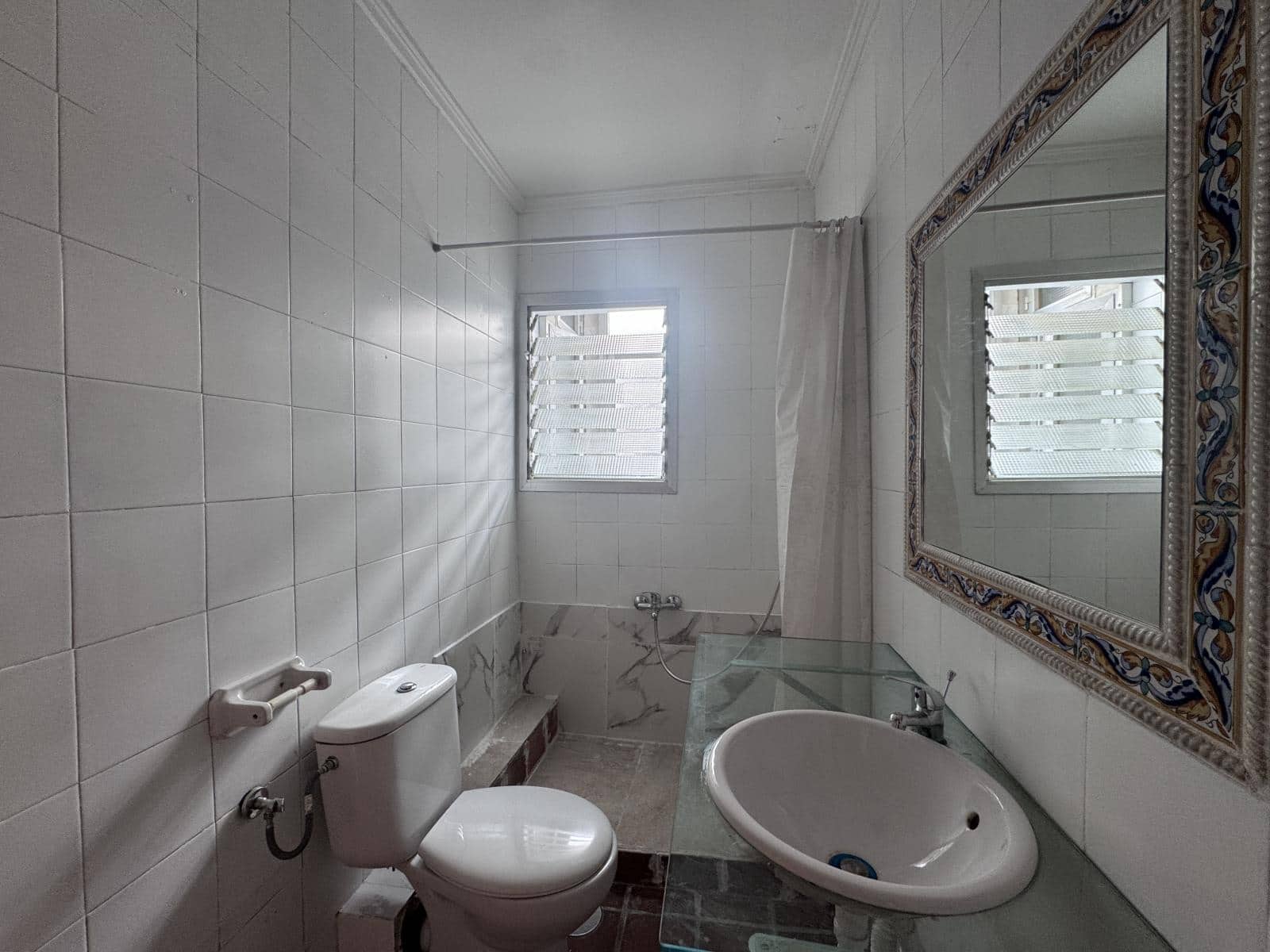 3 bedroom Flat for sale in Alicante / Alacant city - € 115,000 (Ref: 9733811)