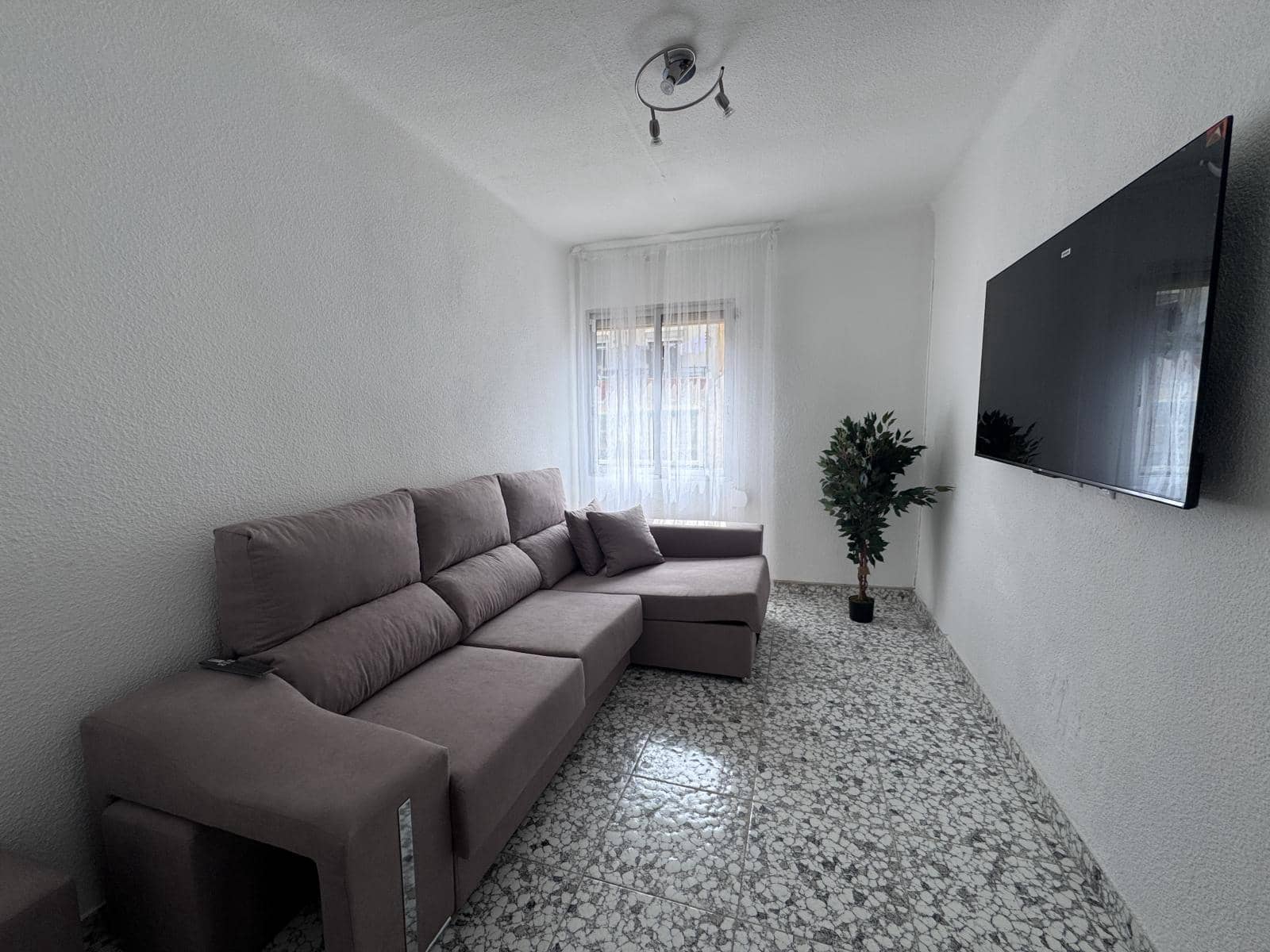 Piso de 3 habitaciones en Alicante / Alacant ciudad en venta - 115.000 € (Ref: 9733811)